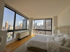 2 chambres, fer et planche à repasser, Wi-Fi, draps fournis