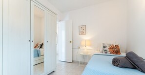 1 chambre, fer et planche à repasser, Wi-Fi gratuit, draps fournis