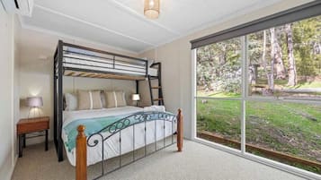 2 bedrooms, iron/ironing board, bed sheets