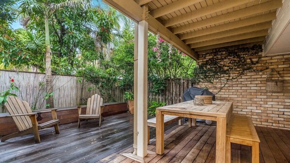 Outdoor dining - Eastpoint 4 - 18 Paterson Lane (Byron)