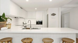 Fridge, microwave, oven, stovetop - Eastpoint 4 - 18 Paterson Lane (Byron)