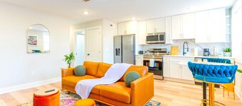 2-bedroom townhome in charming Philadelphia with WiFi, AC