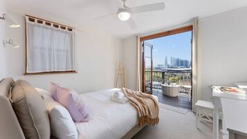 5 bedrooms, iron/ironing board, WiFi, bed sheets