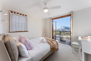 5 bedrooms, iron/ironing board, WiFi, bed sheets
