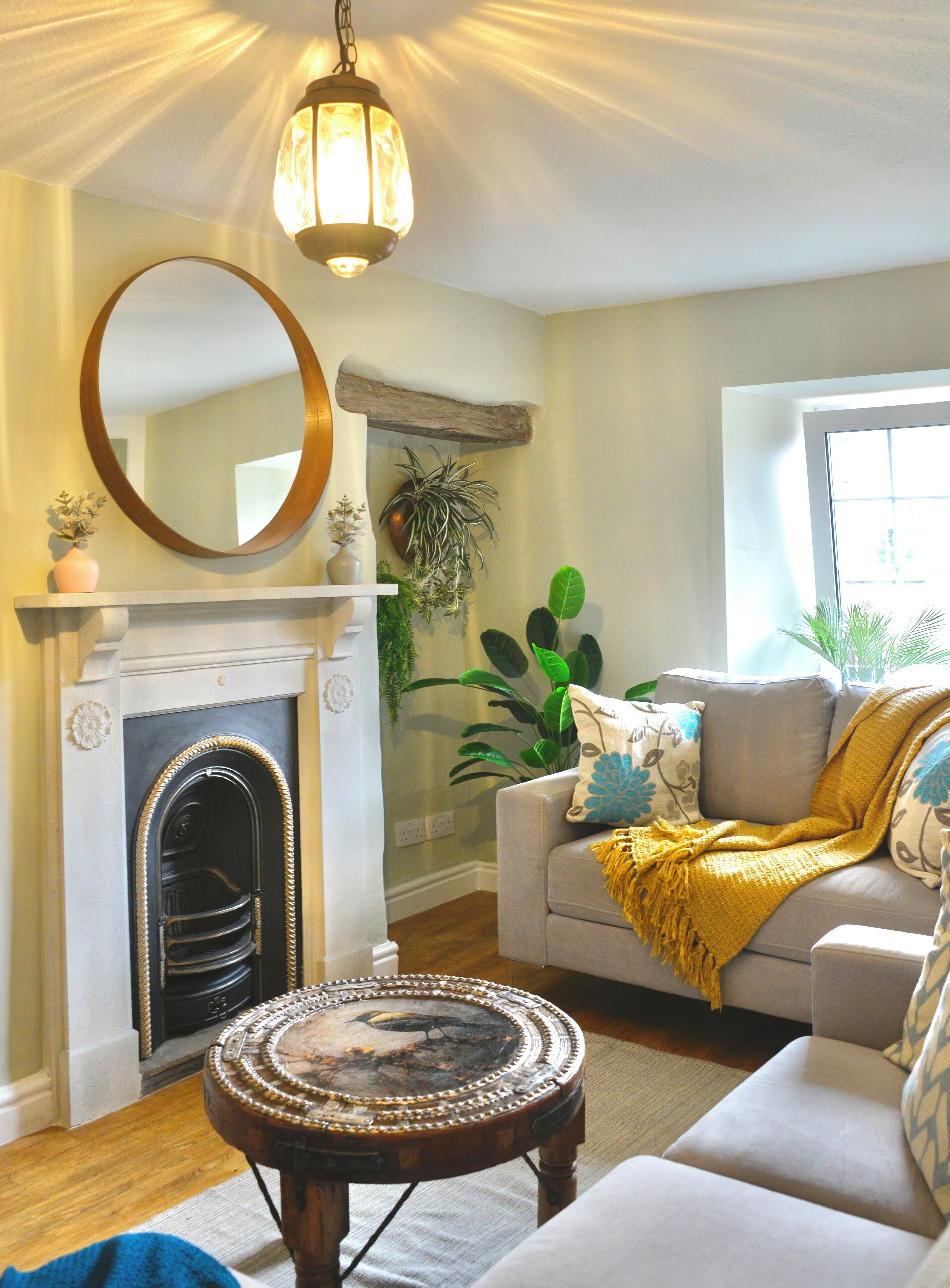 Una televisión, un reproductor estéreo