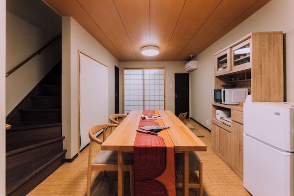 Apartment, Multiple Beds, Non Smoking | Private kitchen | Electric kettle