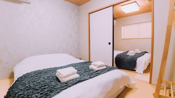 Double Room, Multiple Beds, Non Smoking | Iron/ironing board, free WiFi, bed sheets