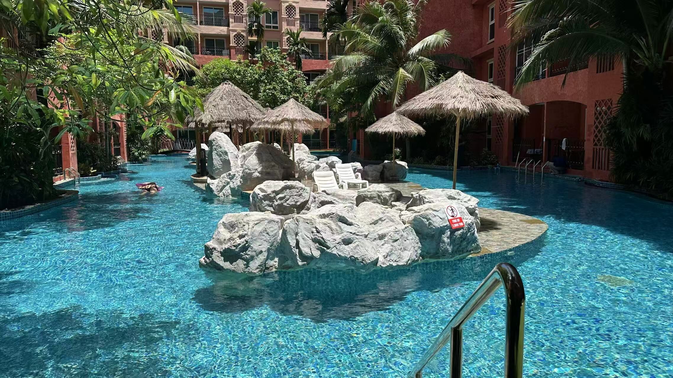 7 outdoor pools, pool umbrellas, pool loungers