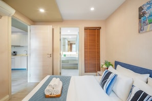 Apartamento clássico, 1 cama King e sofá-cama, sacada, vista para o pátio | Escrivaninha, cortinas blackout, quartos à prova de som