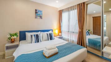 Classic Apartment, 1 King Bed with Sofa bed, Balcony, Courtyard View | Desk, blackout drapes, soundproofing, iron/ironing board