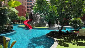 7 piscinas externas, guarda-sóis, espreguiçadeiras