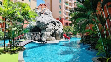 7 outdoor pools, pool umbrellas, pool loungers