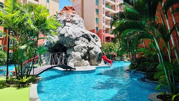 7 outdoor pools, pool umbrellas, pool loungers