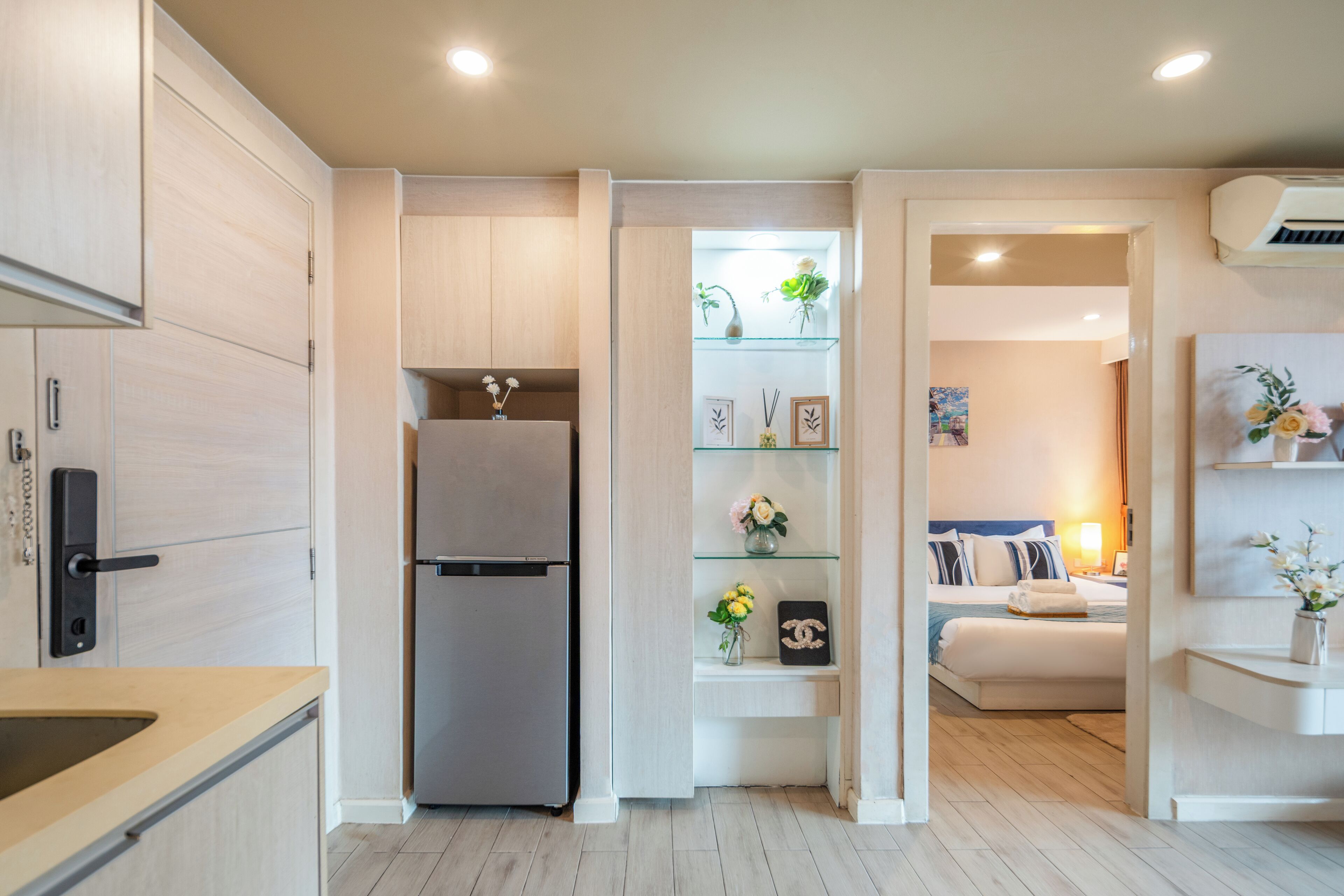 Classic Apartment, 1 King Bed with Sofa bed, Balcony, Courtyard View | Living area | Flat-screen TV