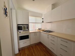 Micro-ondes, four, plaque de cuisson, lave-vaisselle