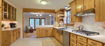 Sleeps 10, Private, Farmhouse.