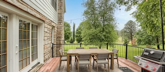 Sleeps 10, Private, Farmhouse.