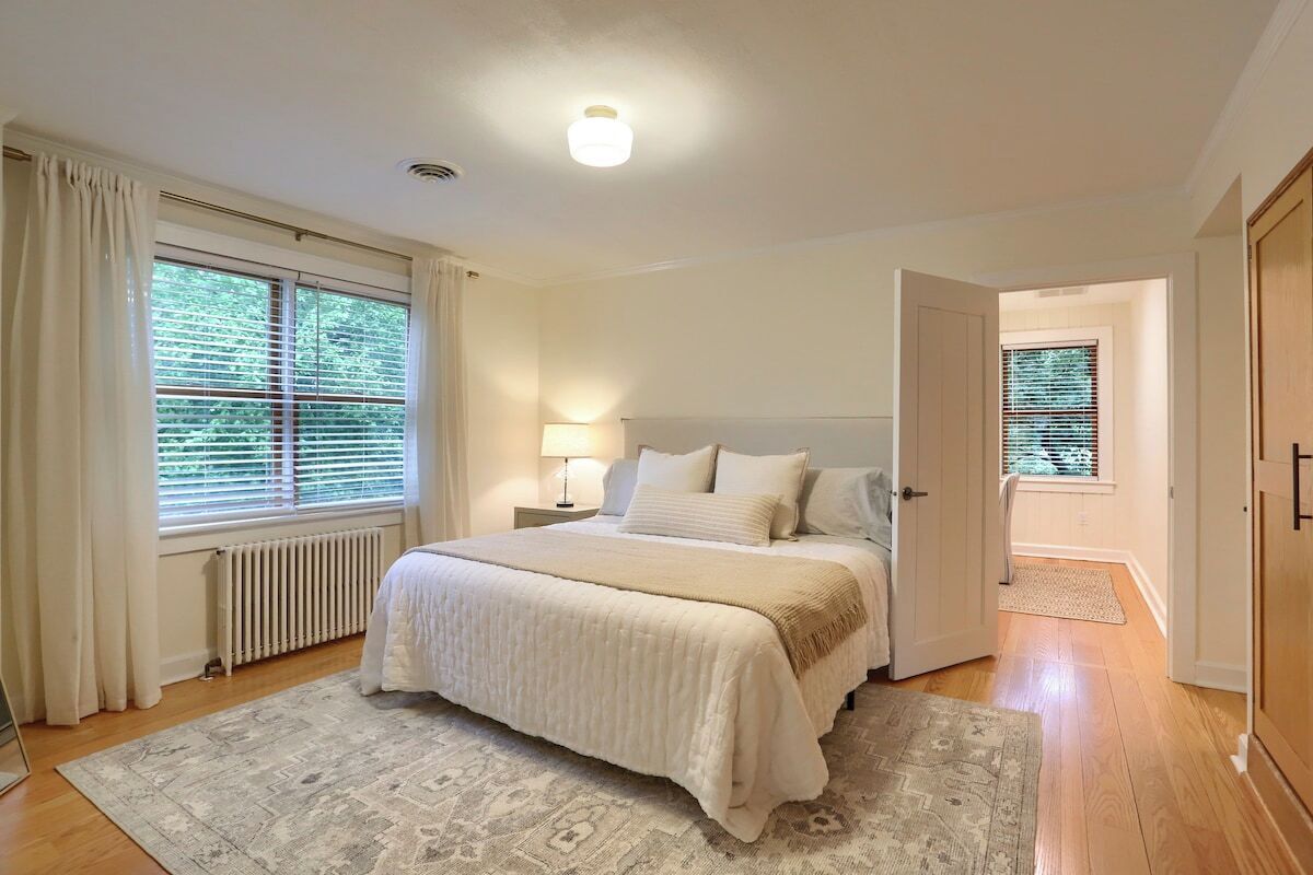 4 bedrooms, WiFi (free), bed sheets