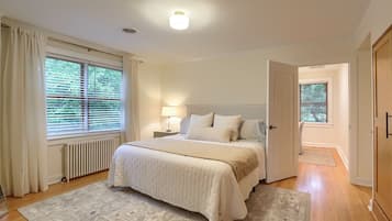 4 bedrooms, iron/ironing board, free WiFi, bed sheets