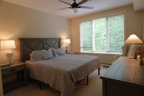 4 bedrooms, iron/ironing board, free WiFi, bed sheets - 4 Bedroom Condo in Family-Friendly Waterville Valley (FKM4V) (Waterville Valley)