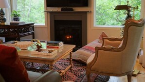 A cozy living room with a fireplace, a television, and a comfortable chair. - Forest Knoll M4, Waterville Valley (Waterville Valley)