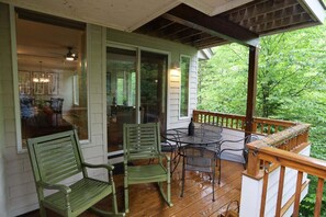 Outdoor dining - Forest Knoll M4, Waterville Valley (Waterville Valley)