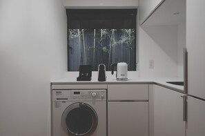 传统独立别墅, 1 间卧室, 露台, 花园景观 | 私人简易厨房 | 大冰箱、厨具/餐具