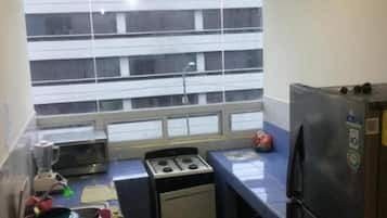 Microwave, stovetop, cookware/dishes/utensils
