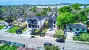 Exterior - 6-bedroom NRG Stadium Escape (Houston)