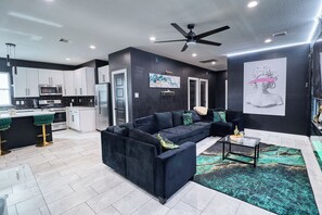Living area - 6-bedroom NRG Stadium Escape (Houston)