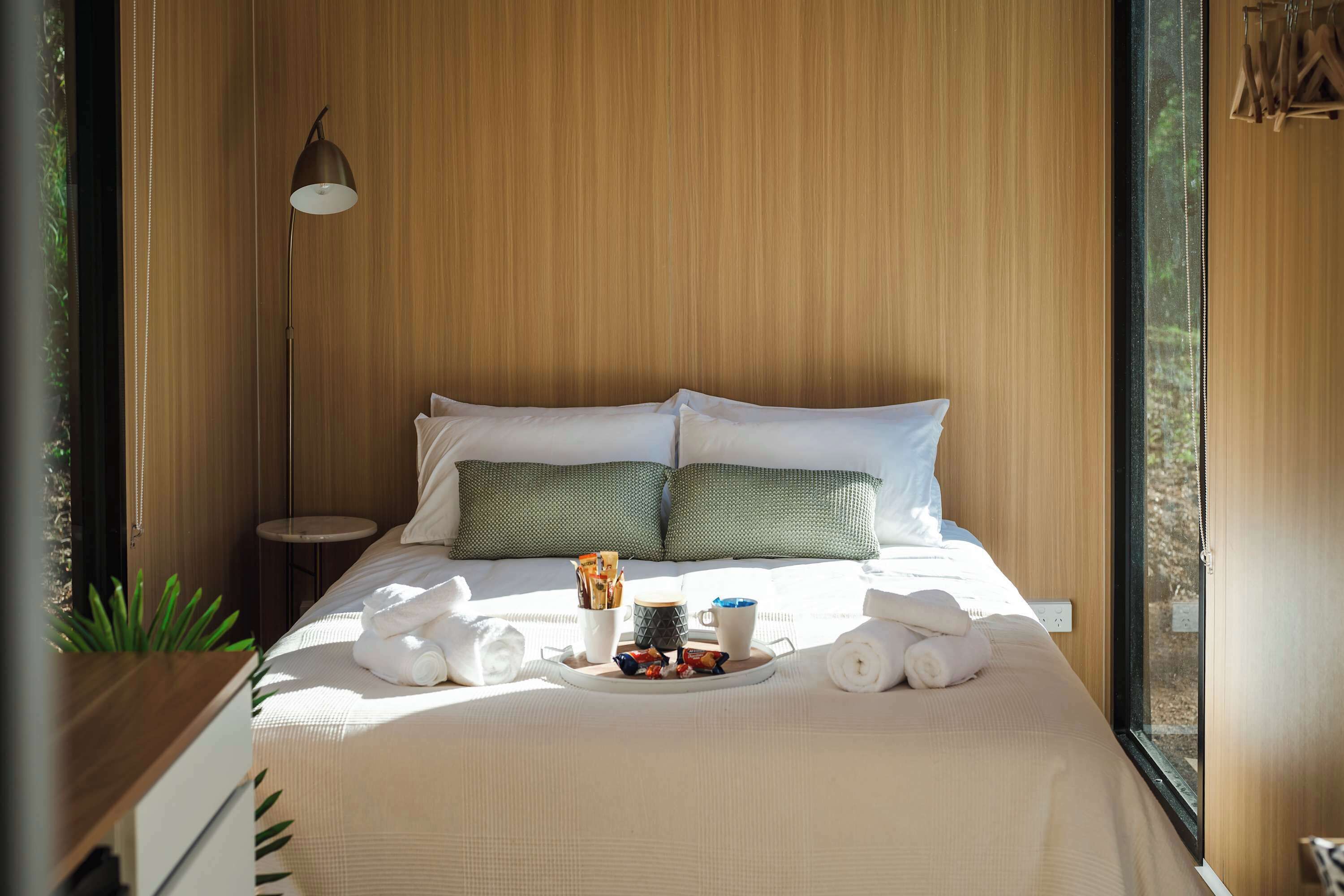 1 bedroom, bed sheets