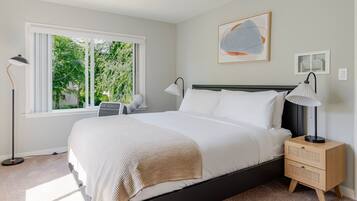 2 bedrooms, iron/ironing board, WiFi, bed sheets