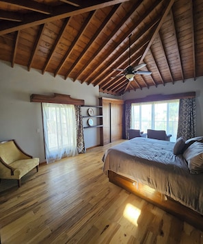 Equipamiento de fitness en la habitación