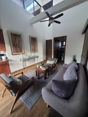 Chambre Double Deluxe, balcon, vue vignoble | Coin séjour