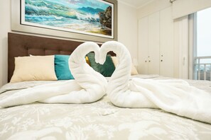 3 bedrooms, in-room safe, desk, iron/ironing board - Miraflores Luxury Stay | Up to 8 Guests | Parking | Near Kennedy & HuacaPucllana (Miraflores)