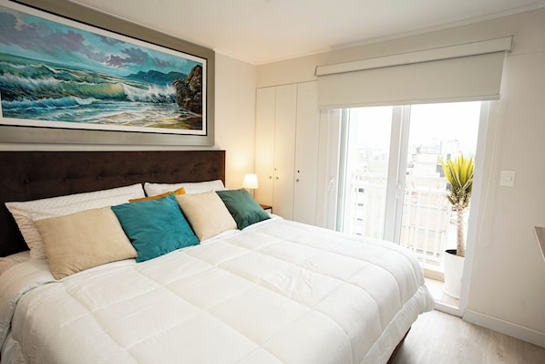 3 chambres, coffres-forts dans les chambres, bureau