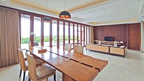 Deluxe Villa, Ocean View | Dining room