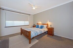 2 bedrooms, bed sheets - Coast Haven Busselton – Bright, Retreat Near Beach (Geographe)