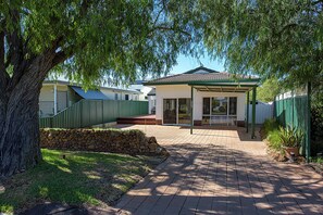 Exterior - Coast Haven Busselton – Bright, Retreat Near Beach (Geographe)