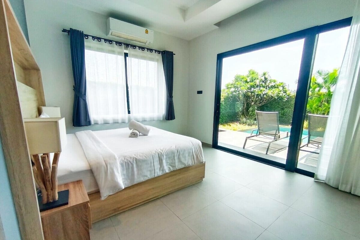 In-room safe, individually decorated, individually furnished, desk