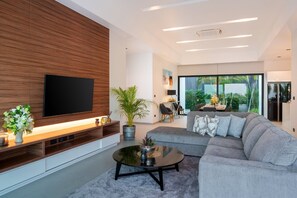 Villa, 5 Bedrooms, Private Pool, Pool View | Living area