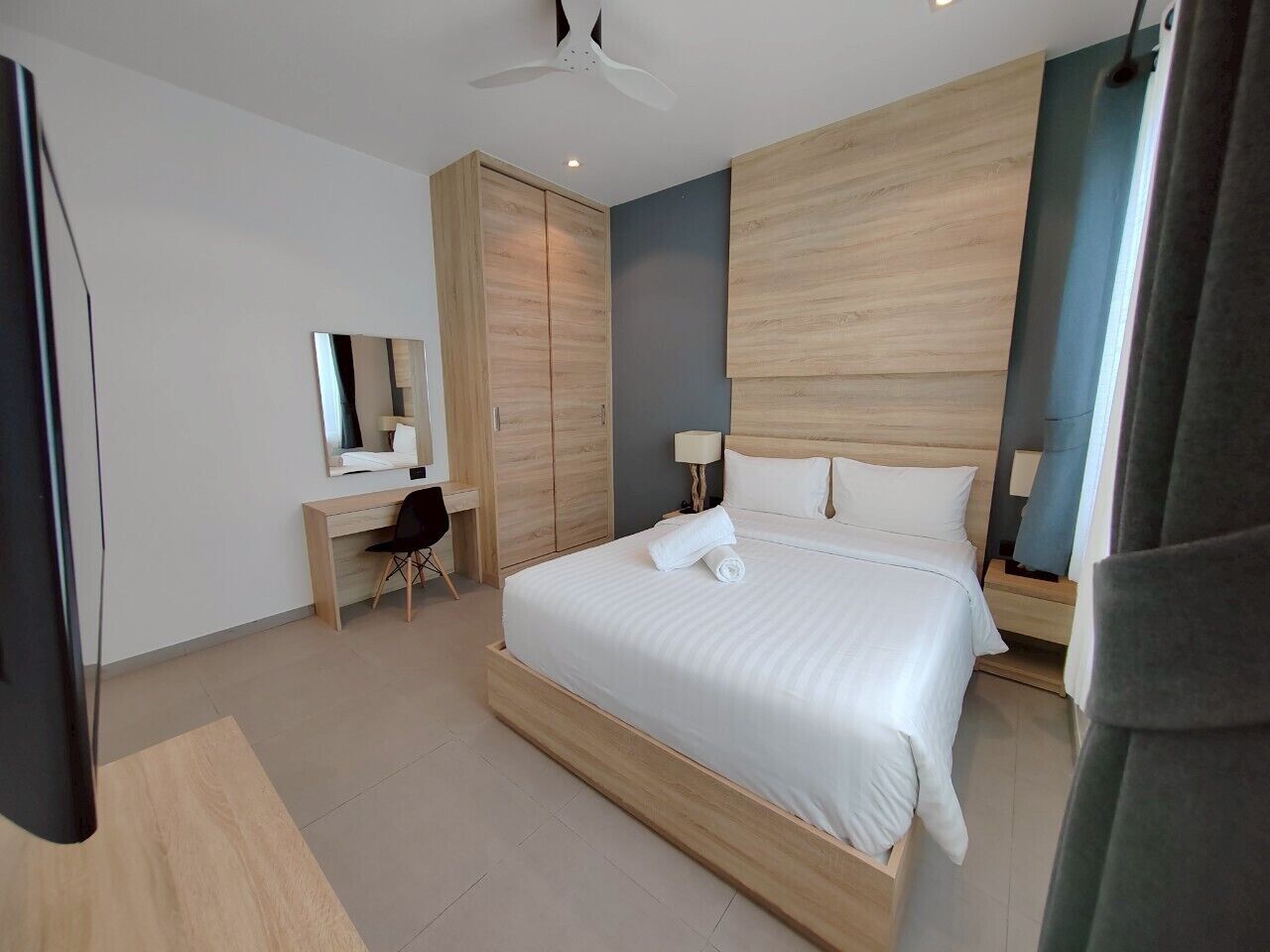 In-room safe, individually decorated, individually furnished, desk