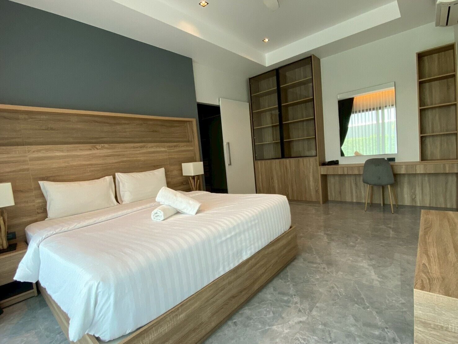 In-room safe, individually decorated, individually furnished, desk