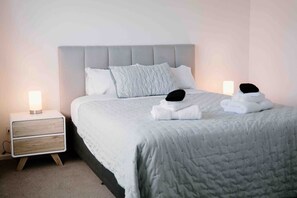 3 Schlafzimmer, Schreibtisch, Bügeleisen/Bügelbrett, WLAN