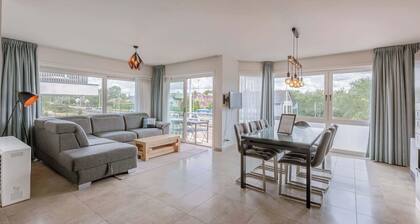 Huswell - Family Apartment with Balcony near Coast