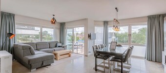 Huswell - Family Apartment with Balcony near Coast