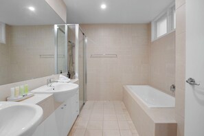 Shower, hair dryer, towels