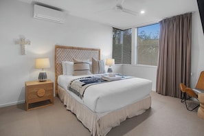 4 bedrooms, iron/ironing board, travel crib, free WiFi