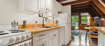 Camp Conway | Hot Tub | A-Frame | New Kitchen | AC