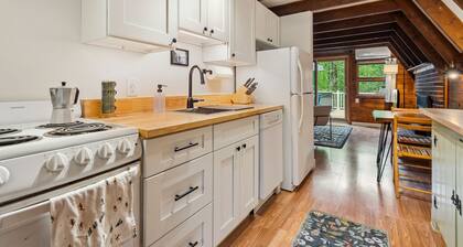 Camp Conway | Hot Tub | A-Frame | New Kitchen | AC